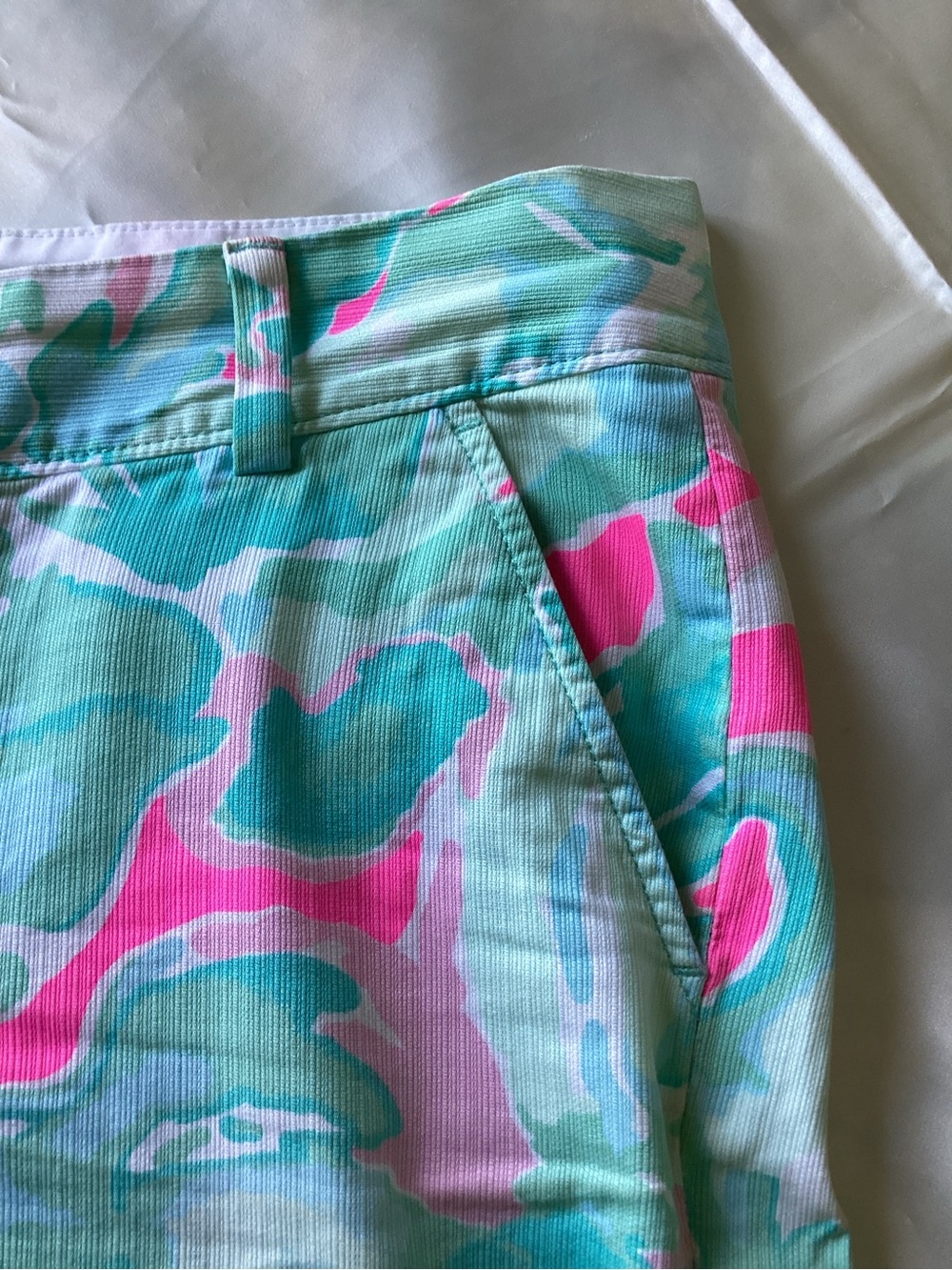 Lilly Pulitzer resort wear vibrant shorts - Picture 9 of 10